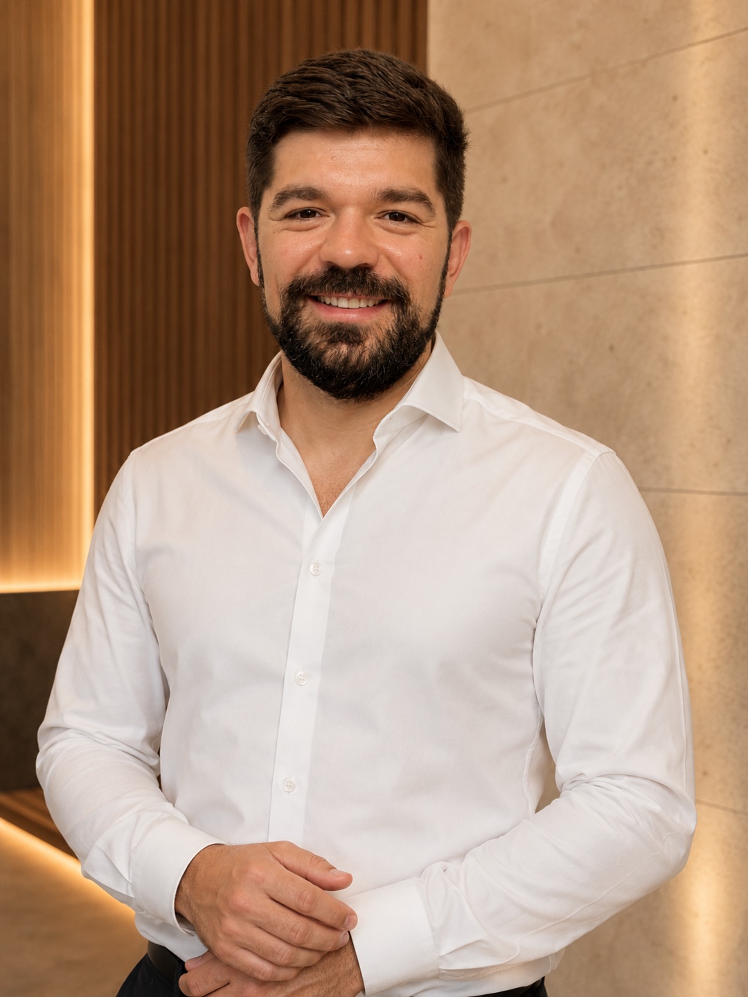 Retrato de Guilherme Aguiar, engenheiro civil e fundador da HORTUS Construtora
